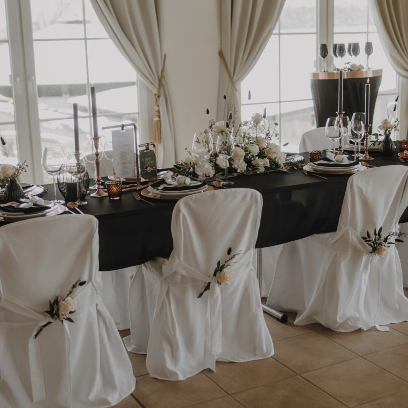 Hochzeitsplaner Sabrina in stuttgart und Umgebung, tischdeko, schwarz weiss kupfer, braut, heiraten, hochzeit planen