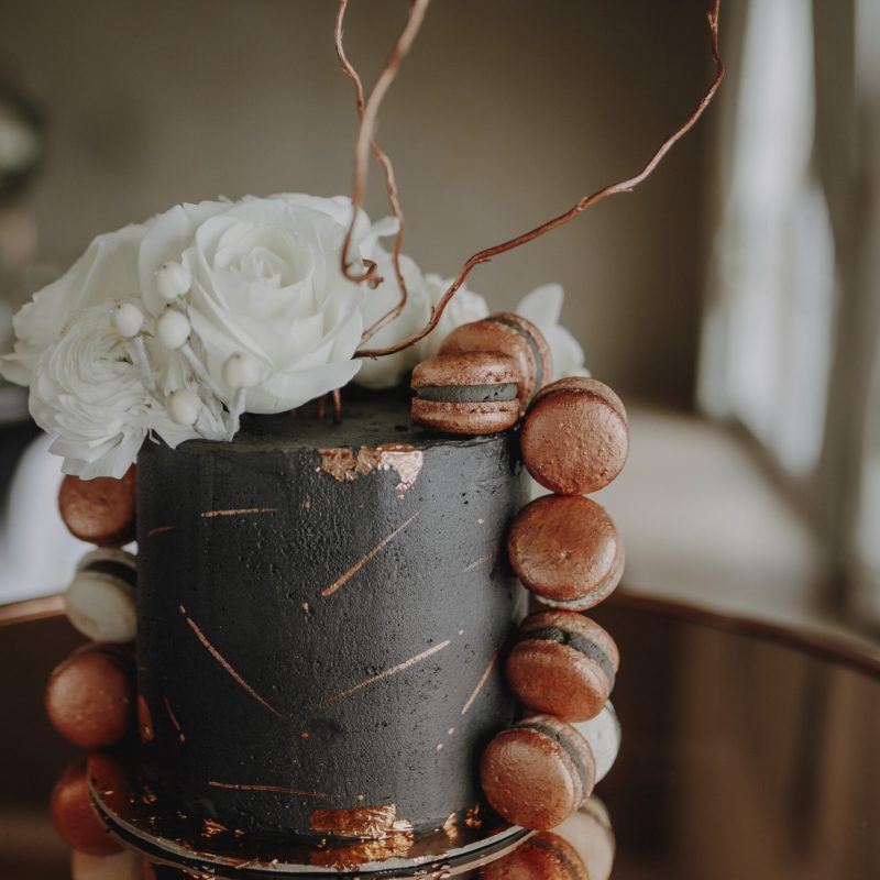 Hochzeitsplaner sabrina, hochzeitstorte, Hochzeits, schwarz kupfer, weiss. Brautpaar